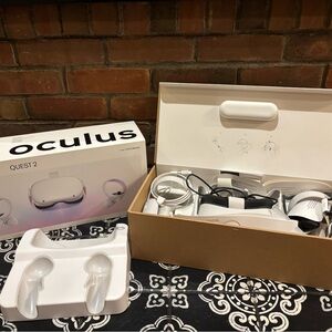 Oculus Quest 2 VR Headset Box - White